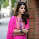 Sharmiela Mandre Instagram - All set for #Gaalipata2 promotions Wearing @samatvambyanjalibhaskar Jewellery by @garvsilverjewellery Shot by @arunkummar_portraits MUA @makeoverbyajay @prashanth_pachee Nails by @thenailcoindia #varmahalakshmispecial 🙏