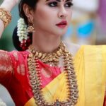 Sharmiela Mandre Instagram - ಎಳ್ಳು ಬೆಲ್ಲವ ತಿನಿಸುತ ಕಬ್ಬು ಬಾಳೆಯ ನೀಡುತ ಒಳ್ಳೆ ಮಾತುಗಳ ಆಡುತ ಸಂಕ್ರಾಂತಿ ಶುಭಾಶಯವ ನಾ ಕೋರುವೆ 😊