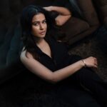 Sharmiela Mandre Instagram - Shot by : @shashieagle @deepikachannaiah Styled by : @zoha.kabir Wearing : @freakinsindia Handbag : @jacquemus Make up : @makeoverby_divyagowda Hair : @hairstylist_bangalore Location : @raahi_blr Curated by : @shandilya.surabhi Raahi