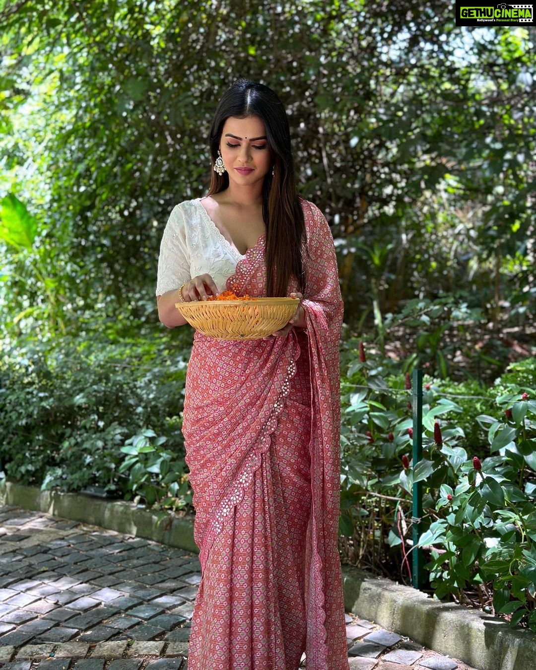 Sharmiela Mandre Instagram - Happy Varamahalakshmi to all of you 🙏 . . . . Shot : @mitz.photography Saree : @samyakksarees Styled : @zoha.kabir Hair : @hairstylist_bangalore Make up : @makeoverby_divyagowda