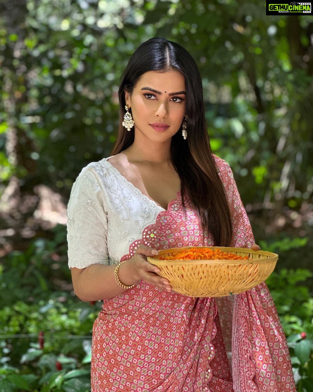 Sharmiela Mandre Instagram - Happy Varamahalakshmi to all of you 🙏 . . . . Shot : @mitz.photography Saree : @samyakksarees Styled : @zoha.kabir Hair : @hairstylist_bangalore Make up : @makeoverby_divyagowda