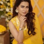 Sharmiela Mandre Instagram - पीला . . . . . Photography: @divinephotography.in Saree: @samyakksarees Nails: @thenailcoindia Jewellery : @ruhani.label