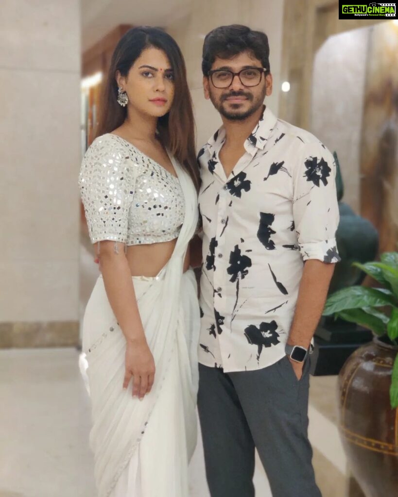 Sharmiela Mandre Instagram - Us at the success meet of Gaalipata 2... Prayashaha... the last time we are together as the gorgeous teacher and the smitten student. I will miss you @sharmielamandre 😭 The Lalit Ashok Bangalore