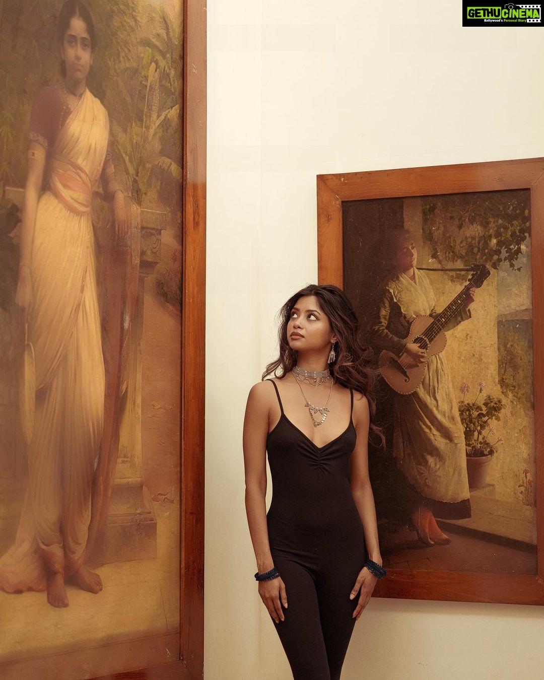 Shaun Romy Instagram - Day out in Trivandrum! 😍 @aravind_krishna_a_k makeup by @sumesh_makeup_artist Sree Chitra Art Gallery