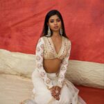 Shaun Romy Instagram - Crimson and cream ✨ Photography : @sbk_shuhaib Makeup : @makeupbyshaiba @shaiba_sbk Outfit : @thunnal Stylist : @merlin_lizbet Floor : @studio_maxxo Photography team : @anees_as_k @jis_hnu_cri_zzzzz @__abdul_m0savv1r @praveen_mohan___ @yazmn_backr_ Kochi, India