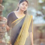 Sheela Rajkumar Instagram - Silence & Smile * * * * * * 📷:@rootzstudios Pro:@a._john_pro 👗:@meeshoapp 👂:@giva.co #sheela #picsoftheday #rootzstudios #besmile #lovemyself #happysoul❤️ #naturephotography #lookbook #trending