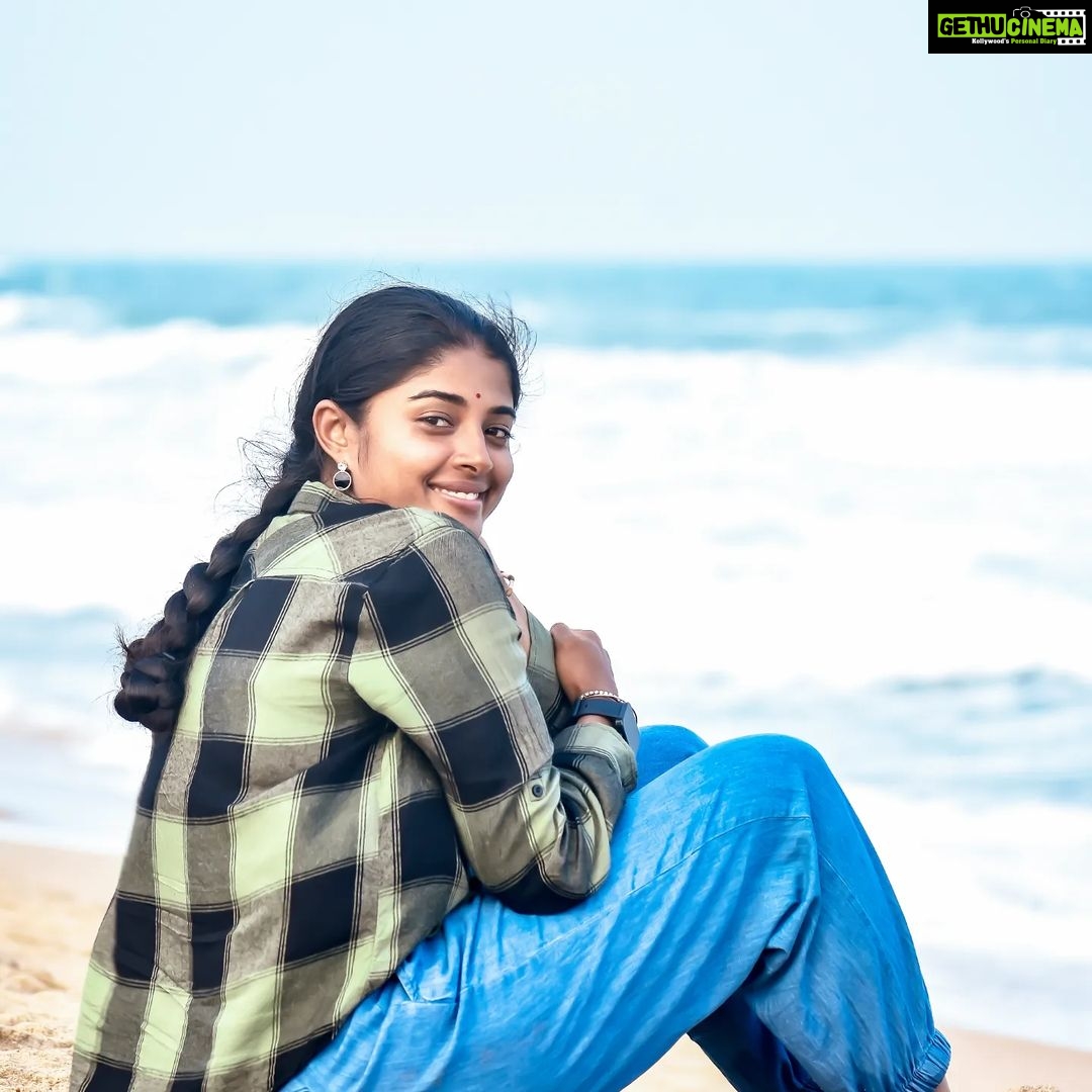 Sheela Rajkumar Instagram - Don't forget to be awesome π€©βοΈ . . . . . πΈ:@yukthirajkadalundi π:@sureshsuguphotography Pro:@a._john_pro #sheela#photoshoot#liker #photooftheday #love #instagood #photography #instapic #liking #l4l #ilikeit #likeme #tflers #captionplus #likesforlike #iliketurtles #likes4followers