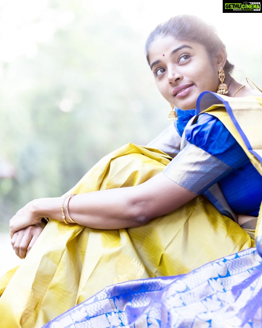 Sheela Rajkumar Instagram - இனிய பொங்கல் நல்வாழ்த்துகள். 😊 . . . . . 📸:@arunprasath_photography Pro:@a._john_pro #sheela #actrees #photoshoot #naturephotography #lovemyself❤ #sareelove #pongal2023🌾♥️💫 #festival #celebration #donthurtanyone #goodvibesonly #staystrong #nevergiveup #happysoul❤️