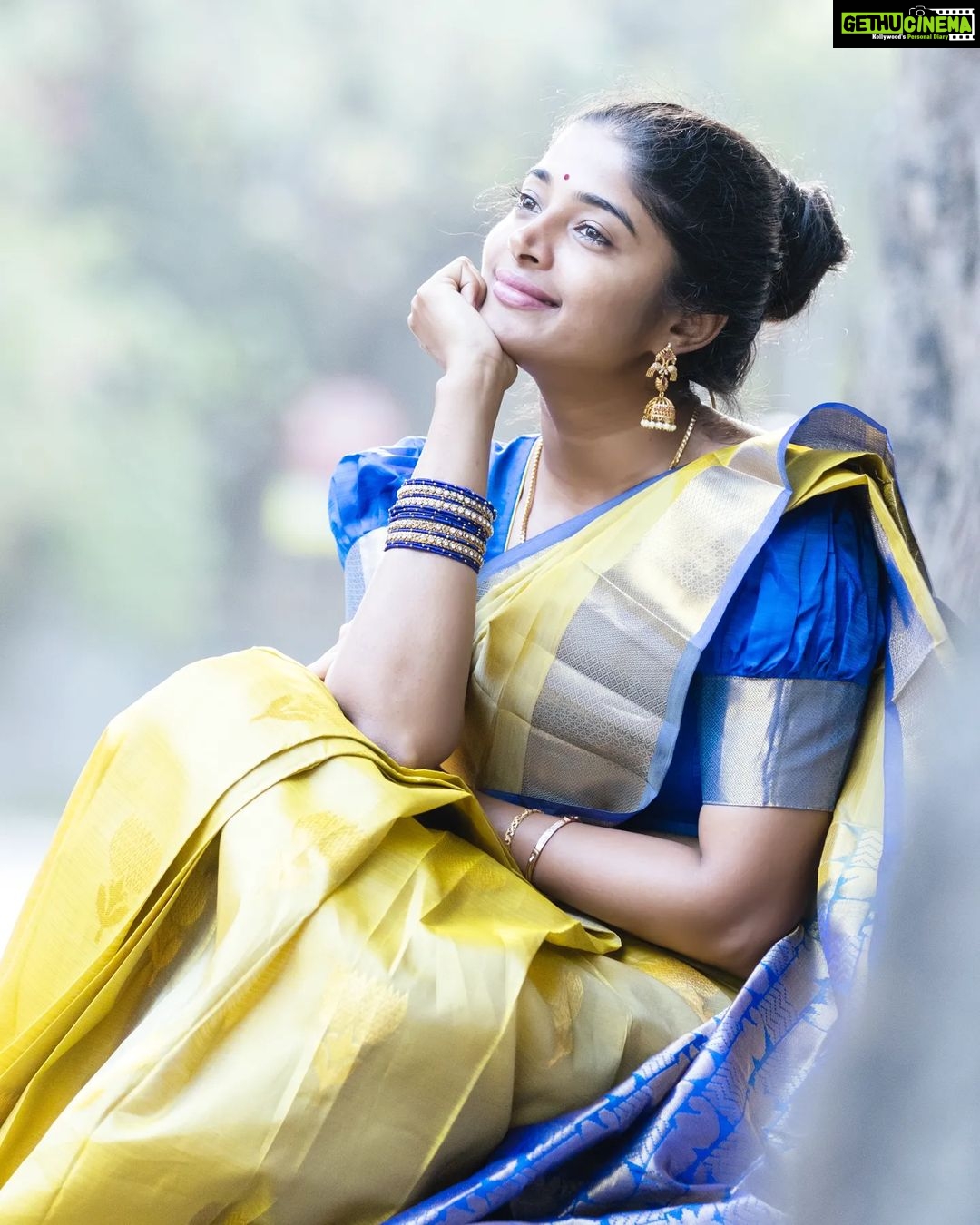 Sheela Rajkumar Instagram - இனிய பொங்கல் நல்வாழ்த்துகள். 😊 . . . . . 📸:@arunprasath_photography Pro:@a._john_pro #sheela #actrees #photoshoot #naturephotography #lovemyself❤ #sareelove #pongal2023🌾♥️💫 #festival #celebration #donthurtanyone #goodvibesonly #staystrong #nevergiveup #happysoul❤️