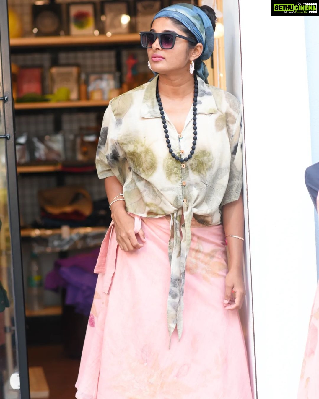 Sheela Rajkumar Instagram - " A little contour & confidence. " . . . . . 📸:@madhu_india_photography 👗:@abatelierboutiqe Pro:@a._john_pro #sheela #picsoftheday #lovemyself #instagram #besmile😊 #staystrong #nevergiveup #donthurtanyone #goodvibesonly #naturephotography #becalmbestrongbegrateful #trending