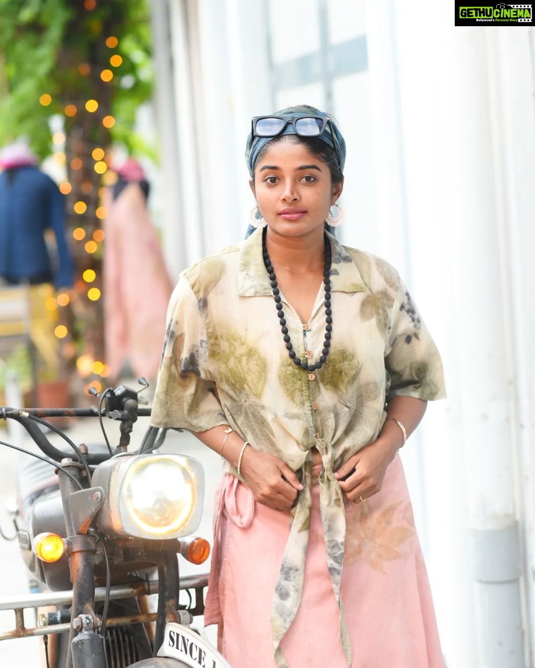 Sheela Rajkumar Instagram - " A little contour & confidence. " . . . . . 📸:@madhu_india_photography 👗:@abatelierboutiqe Pro:@a._john_pro #sheela #picsoftheday #lovemyself #instagram #besmile😊 #staystrong #nevergiveup #donthurtanyone #goodvibesonly #naturephotography #becalmbestrongbegrateful #trending