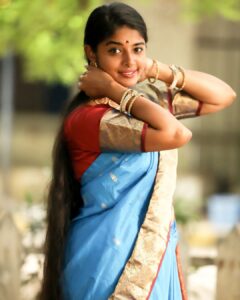 Sheela Rajkumar Instagram - Just blue saree vibes 🤩
.
.
.
.
.
📸:@sureshsuguphotography 
Pro: @a._john_pro

#sheela #picsoftheday #photoshoot #naturehealsthesoul #naturelover #staystrong #nevergiveup💪 #donthurtanyone #happysoul❤️ #lovemyself #sareelove #lookbook