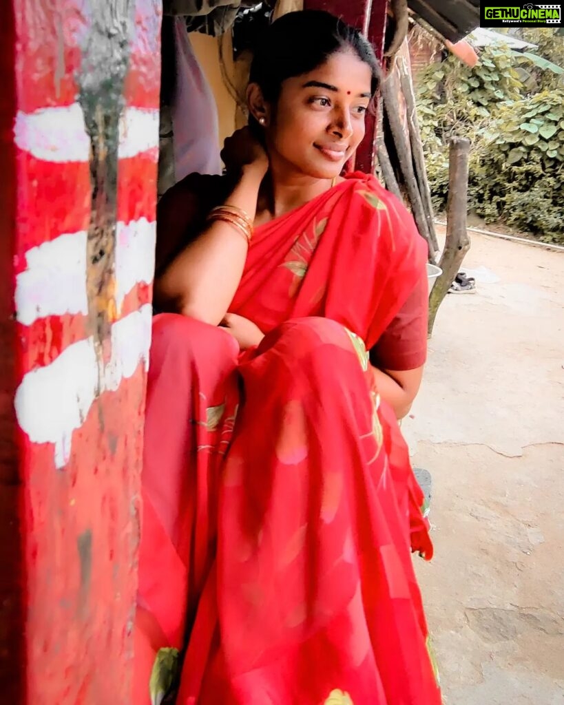 Sheela Rajkumar Instagram - மந்தாரை next movie look🙂😍 . . . . . 📸:@karthick_dhanush28 #sheela #actress #shootingdays #besmile😊 #lookbook #naturehealsthesoul #naturelove #staystrong #nevergiveup💪 #donthurtanyone #mantharai #picsoftheday Vellakavi