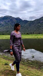 Sheela Rajkumar Instagram - Life hurts nature heals 😇 . . . . . . 🎥: @jigowtham #sheelarajkumar #hillstation #lovemyself❤ #donthurtanyone #betrue #besmile😊 #growthroughlife🌱 #kindness #naturelover #naturehealsthesoul #feelgood #goodvibesonly #pilavakkaldam #summervibes #happysoul❤️