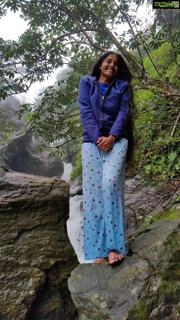 Sheela Rajkumar Instagram - Nature never changes 😍 . . . . . . 🎥:@ajith_aacharya #sheelarajkumar #shootingdays📸 #waterfalls #wagamon #besmile😊 #donthurtanyone #lovemyself❤ #nevergiveup💪 #instagramfamily♥️♥️♥️ #instagramreels❤️🌸 #goodvibesonly #staystrong #naturehealsthesoul #naturelover #happysoul❤️ #hillstation #feelgood Vagamon- The Scotland of Asia
