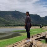 Sheela Rajkumar Instagram – Nature likes me i can’t avoid 🙂⛰️
.
.
.
.
.
.
🎥:@jigowtham 

#sheelarajkumar #happysoul❤️ #naturehealsthesoul #besmile😊 #donthurtanyone #naturelover #instagramreels❤️🌸 #nevergiveup💪 #goodvibesonly #feelgood #lifelessons #hillstation