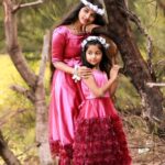 Sheela Rajkumar Instagram – Happy birthday to us 🎉🙂
Stay blessed & happy always friend🤩 @aazhiya_sj & @jayshree_senthil
.
.
.
.
.
.
📸:@sureshsuguphotography
👗:@jestanegin 

#sheela #happysoul❤️ #happybirthdaytous🎉 #aazhiya #friendship #photoshoot #beachphotoshoot #besmile😊 #thankyouforsupporting #thankyougod #thankufriends