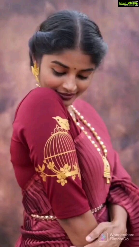 Sheela Rajkumar Instagram - Let's 🕊️ away . . . . . 📸:@hornbillstudios @karthikrajagopaal @g_vigneshwaran_ 👗:@archana_aarthi & @artmode_in 👚:@ahanaha.in Associate:@vinoth_benny Assistant stylist:@jeffrey_chris_23