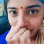 Sheela Rajkumar Instagram - Live Lough Love🤩 . . . . . . #sheela #actress #reelsoftheday #shootingspot🎥🎬 #besmile😊 #donthurtanyone #nevergiveup💪 #staystrong #sowhat #whatnext #goodvibesonly #sorryfakers #uwilllose