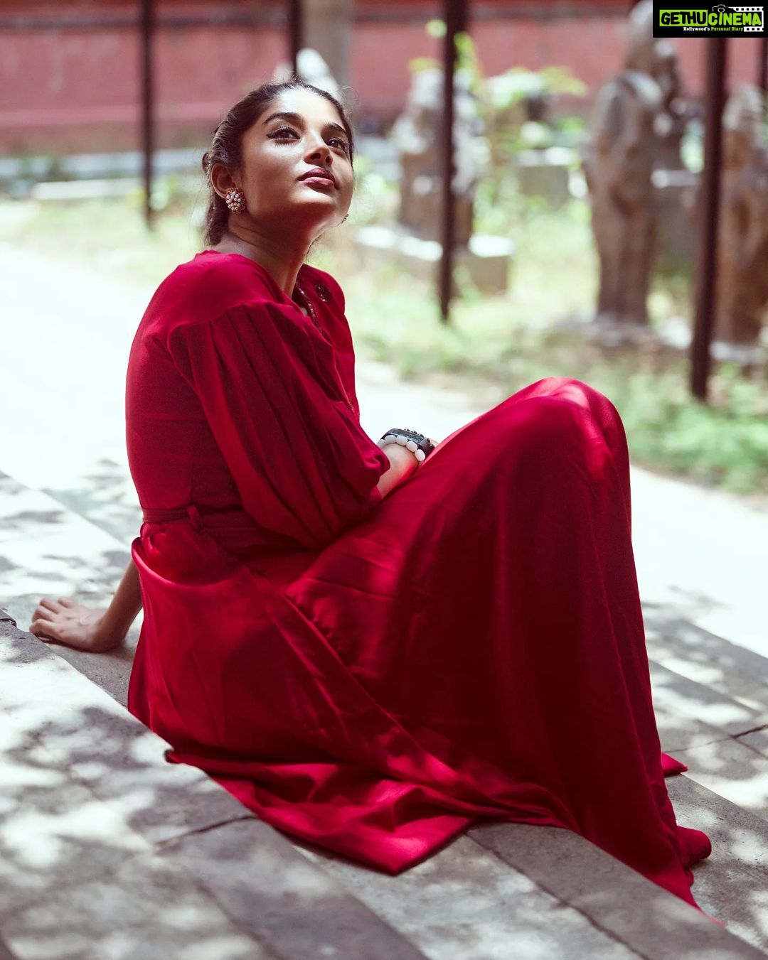 Sheela Rajkumar Instagram - Feeling like intense to the 🌞 . . . . . . #sheela #picsoftheday📸 #naturephotography #photoshoot #besmile😊 #donthurtanyone #feelgood #dofollowthispage #nevergiveup💪 #staystrong #feelredy #sunshine🌞 #happysoul