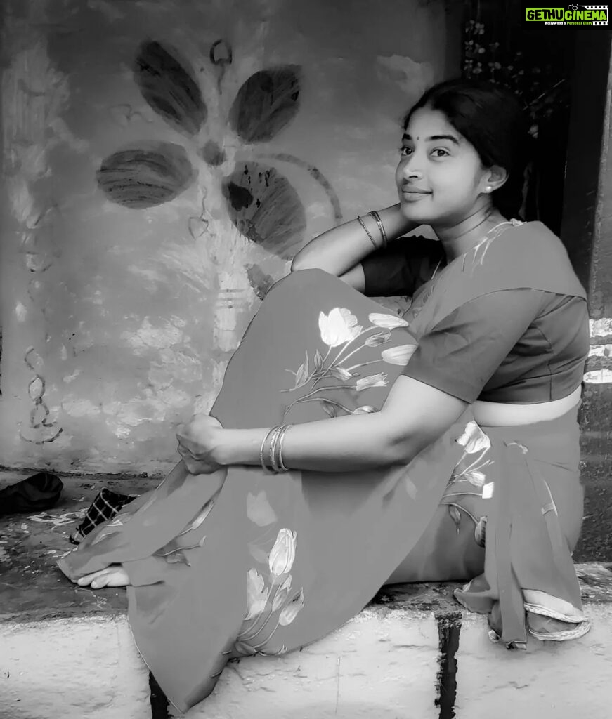 Sheela Rajkumar Instagram - மந்தாரை next movie look🙂😍 . . . . . 📸:@karthick_dhanush28 #sheela #actress #shootingdays #besmile😊 #lookbook #naturehealsthesoul #naturelove #staystrong #nevergiveup💪 #donthurtanyone #mantharai #picsoftheday Vellakavi