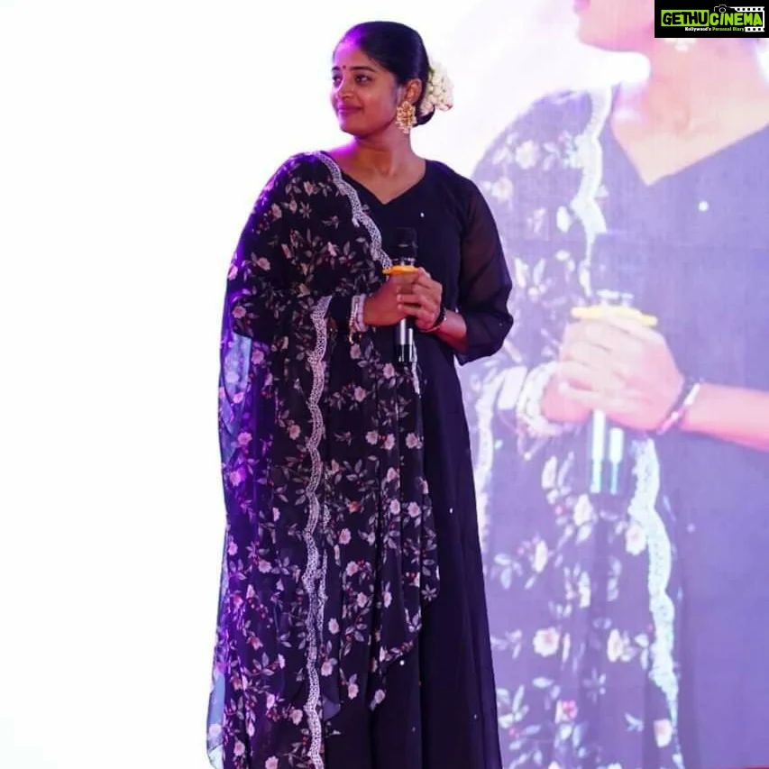 Sheela Rajkumar Instagram - Diwali wishes 😍 . . . . . 📸:@frameosheying #pettaikaalionaha @ahatamil #sheela #actress #picsoftheday #pettaikaalionaha #promotion #tamilwebseries❤ #diwaliwishes2022 #lovemyself #besmile😊 #happysoul❤️ #donthurtanyone #blocklove #lookbook