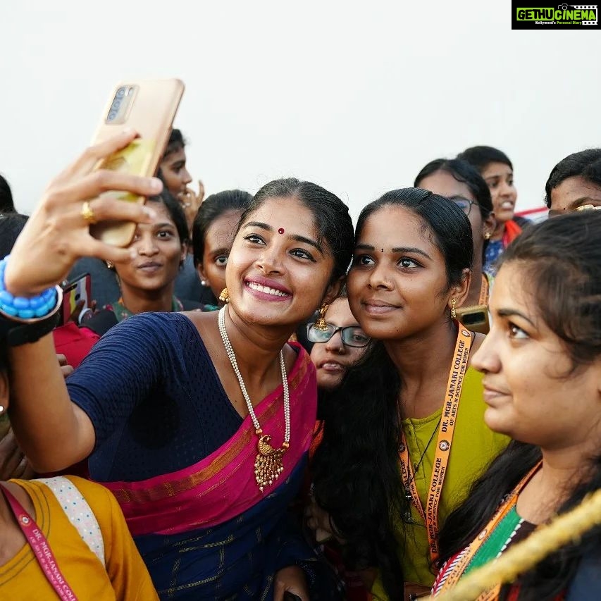 Sheela Rajkumar Instagram - Pettaikaali webseries trailer launch 🙂😍 @kalaiyarasananbu @lovelynchandrasekhar @ahatamil . . . . 📸:@jermyphotography #sheela #pettaikaalionaha #tamilwebseries❤ #dewalirelease #besmile😊 #lovemyself #staystrong #nevergiveup💪 #happysoul❤️ #ahatamil #dowatchit #givemefeedback #thangapulla😍❤️😍 Dr. MGR-Janaki College of Arts and Science for Women