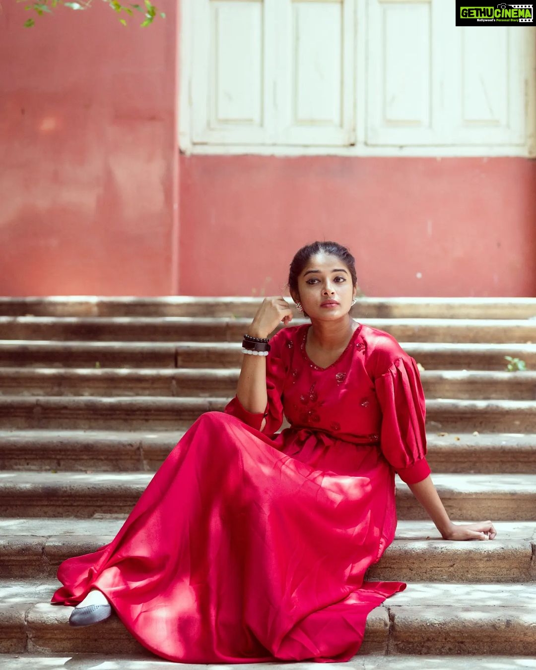 Sheela Rajkumar Instagram - Feeling like intense to the 🌞 . . . . . . #sheela #picsoftheday📸 #naturephotography #photoshoot #besmile😊 #donthurtanyone #feelgood #dofollowthispage #nevergiveup💪 #staystrong #feelredy #sunshine🌞 #happysoul