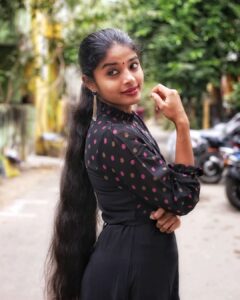 Sheela Rajkumar Instagram - Just SMILE 😊
.
.
.
.
.
.
📸:@jermyphotography 
Pro:@a._john_pro

#sheela #picsoftheday #photoshoot #naturephotography #blacklove #donthurtanyone✌ #lovemyself #soullessons #growthroughlife🌱 #besmile #staystrong #sowhat #whatnext