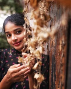 Sheela Rajkumar Instagram - Just SMILE 😊
.
.
.
.
.
.
📸:@jermyphotography 
Pro:@a._john_pro

#sheela #picsoftheday #photoshoot #naturephotography #blacklove #donthurtanyone✌ #lovemyself #soullessons #growthroughlife🌱 #besmile #staystrong #sowhat #whatnext