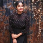 Sheela Rajkumar Instagram - Just SMILE 😊 . . . . . . 📸:@jermyphotography Pro:@a._john_pro #sheela #picsoftheday #photoshoot #naturephotography #blacklove #donthurtanyone✌ #lovemyself #soullessons #growthroughlife🌱 #besmile #staystrong #sowhat #whatnext