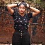 Sheela Rajkumar Instagram - A lot... . . . . . . 📸:@jermyphotography #sheela #picsoftheday #besmile #staystrong #nevergiveup #donthurtanyone✌ #dofollowthispage❤️ #naturephotography #lookbook #lovemyself #itsokaynottobeokay #hope #blacklove #seriously #soullessons