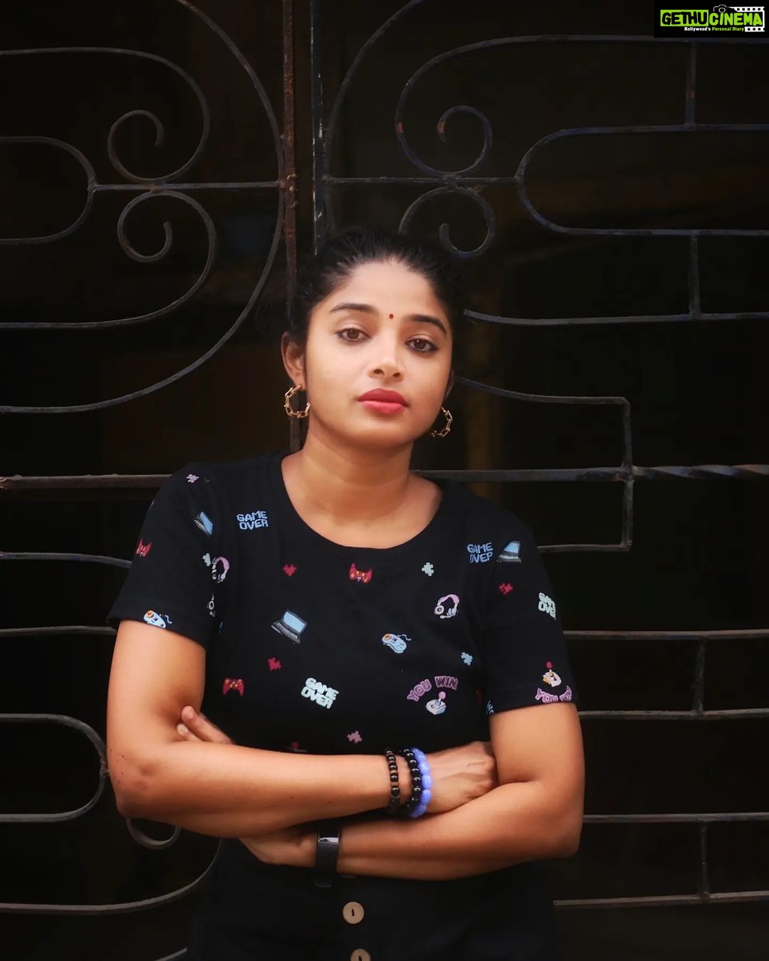Sheela Rajkumar Instagram - A lot... . . . . . . 📸:@jermyphotography #sheela #picsoftheday #besmile #staystrong #nevergiveup #donthurtanyone✌ #dofollowthispage❤️ #naturephotography #lookbook #lovemyself #itsokaynottobeokay #hope #blacklove #seriously #soullessons