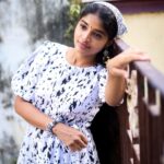 Sheela Rajkumar Instagram - H.O.P.E . . . . . . . 📷: @sureshsuguphotography #sheela #picsoftheday #naturephotography #photoshoot #black&white #itsokaynottobeokay #sowhat #whatnext #nevergiveup #staystrong #donthurtanyone✌ #dofollowthispage❤️ #besmile #lovemyself #happysoul
