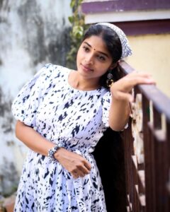 Sheela Rajkumar Instagram - H.O.P.E
.
.
.
.
.
.
.
📷: @sureshsuguphotography 

#sheela #picsoftheday #naturephotography #photoshoot #black&white #itsokaynottobeokay #sowhat #whatnext #nevergiveup #staystrong #donthurtanyone✌ #dofollowthispage❤️ #besmile #lovemyself #happysoul