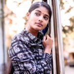 Sheela Rajkumar Instagram - Better in black . . . . . . Pc:@sureshsuguphotography #sheela #actress #picsoftheday #naturephotography #lookbook #bestill #donthurtanyone✌ #besmile #sowhat #whatnext #dofollowthispage❤️ #happylife #blacklove #staystrong