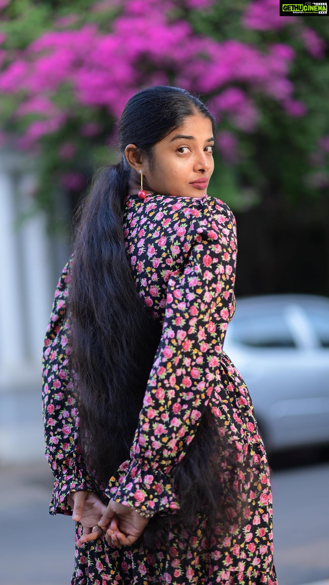 Sheela Rajkumar Instagram - “Forever mood “ . . . . . . . 📸: @madhu_india_photography 🎙️: @arulpragasam_singer 👌✌️ Pro: @a._john_pro #sheela #instagram #besmile😊 #naturephotography #happysoul❤️ #lookbook #trending #loveislove