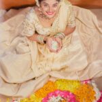 Sheela Rajkumar Instagram – 🌸🌸🌸
.
.
.
.
.
.
Mentions:
Outfit: @unikpondicherry 
Designer: @kayalkumaran
Jewelry :@chennai_jazz
Pic: @rootzstudios
MuA: @honeylang_makeup_artist
Location: Unik Stay – Saffron

#sheelarajkumar #happyonam23 #collabshoot #besmile😊 #rootzstudios #unikpondicherry #lovemyself #lookbook Pondicherry – பாண்டிச்சேரி