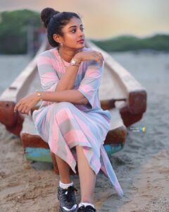 Sheela Rajkumar Instagram - S it’s my birthday month 😍✌🏻
*
*
*
*
*
📸: @madhu_india_photography 
Pro: @a._john_pro 

#sheelarajkumar #naturephotograpy #pondydiaries #photoshoot #happysoul❤️ #birthdaymonth🎂 #besmile😊 #lovemyself