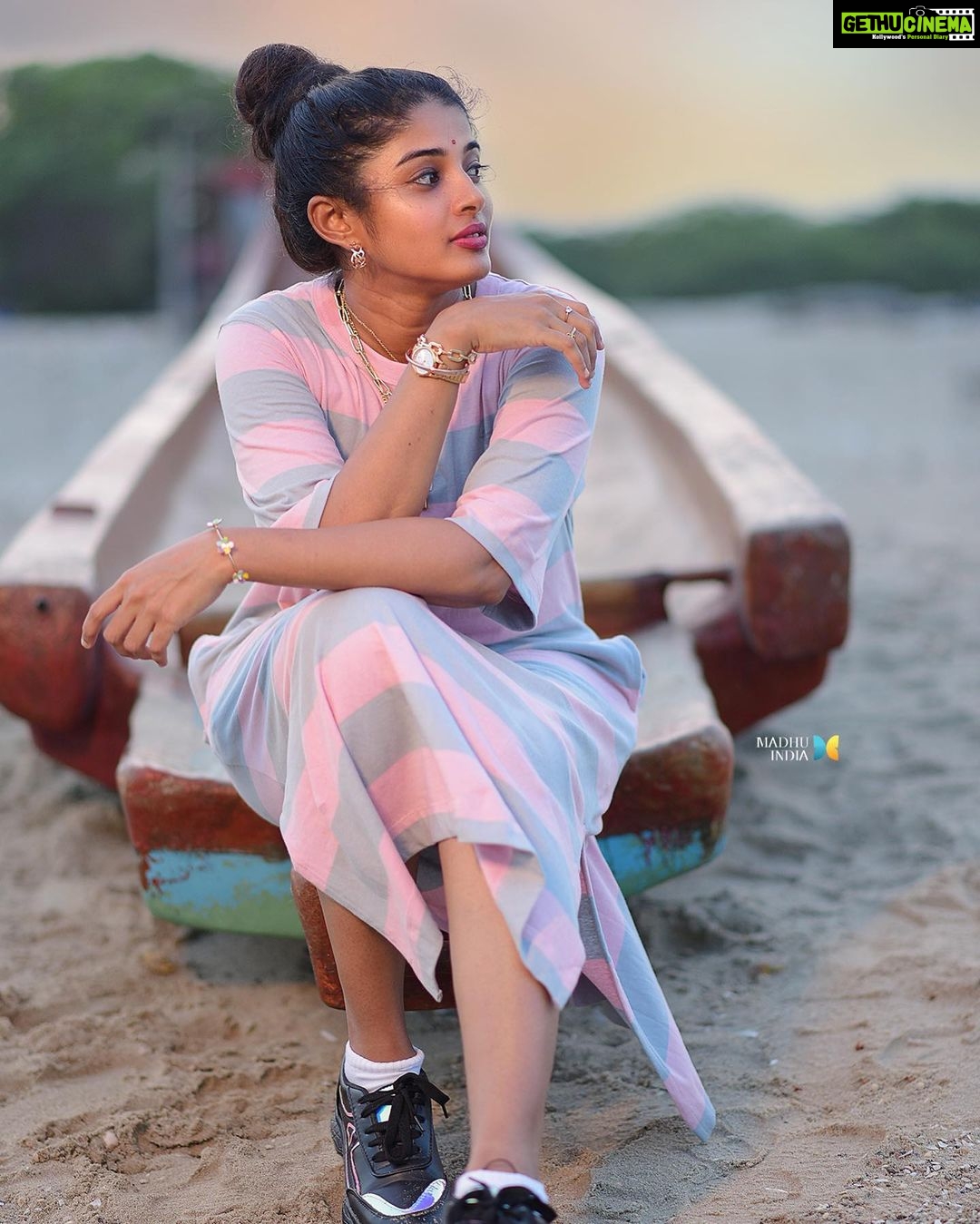 Sheela Rajkumar - 14.2K Likes - S it’s my birthday month 😍✌🏻
*
*
*
*
*
📸: @madhu_india_photography
Pro: @a._john_pro
#sheelarajkumar #naturephotograpy #pondydiaries #photoshoot #happysoul❤️ #birthdaymonth🎂 #besmile😊 #lovemyself