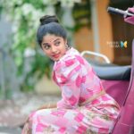Sheela Rajkumar Instagram - Chin up queen 😍 * * * * * 📷:@madhu_india_photography Pro:@a._john_pro #sheelarajkumar #instagram #picsoftheday #naturephotography #pondydiaries #photoshoot #happysoul❤️ #lovemyself❤ #bekind #naturehealsthesoul #trending Pondicherry - பாண்டிச்சேரி