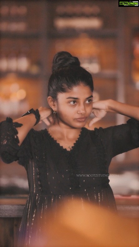 Sheela Rajkumar Instagram - "Vibin & thrivin." * * * * * 📷&🎥: @rootzstudios Pro: @a._john_pro 🍸: @shoutbarandcafe #Sheela #instagramreels❤️🌸 #photoshoot #naturephotography #lovemyself❤ #beu #happysoul❤️ #explorepage✨ #ifulikeitshareit😊