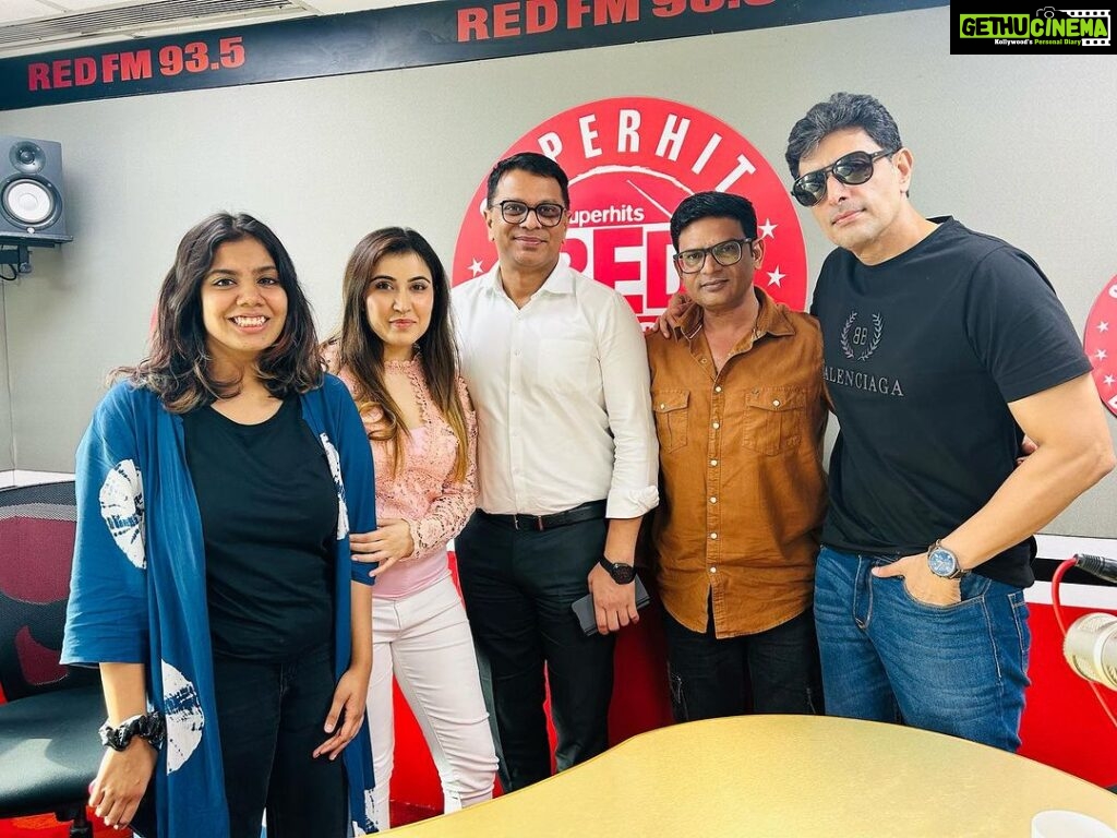 Sheena Bajaj Instagram - NON STOP DHAMAL ,dhamal in all FMS PROMOTIONS IN FULL SWING …. Keep tuned to radio city 98.5,fewer 104 fm and red fm….PLS DO WATCH SUPERFUN PURE COMEDY FILM WITH UR ENTIRE FAMILY TO HAVE A JOY RIDE /crazy laugher n some Quality time Wid loved ones 18 th august 🎉💕🥰🙏😇👑with the most amazing star cast n brilliant performers go n njoy @triyomfilms and the most cutest @priyanshuchatterjee Director @irshadkhanbse @triyomfilms