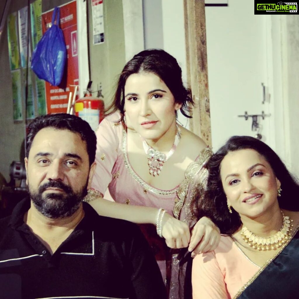 Sheena Bajaj Instagram - Best of luck vanshaj The trio is back to spread love to their fans Umargam, Gujarat, India