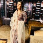 Sheena Bajaj Instagram - Embracing my simplicity n sophistication with my fav go to Indians for the up comming festivities 🥳 @anokherang #festivitieslook #anokherang