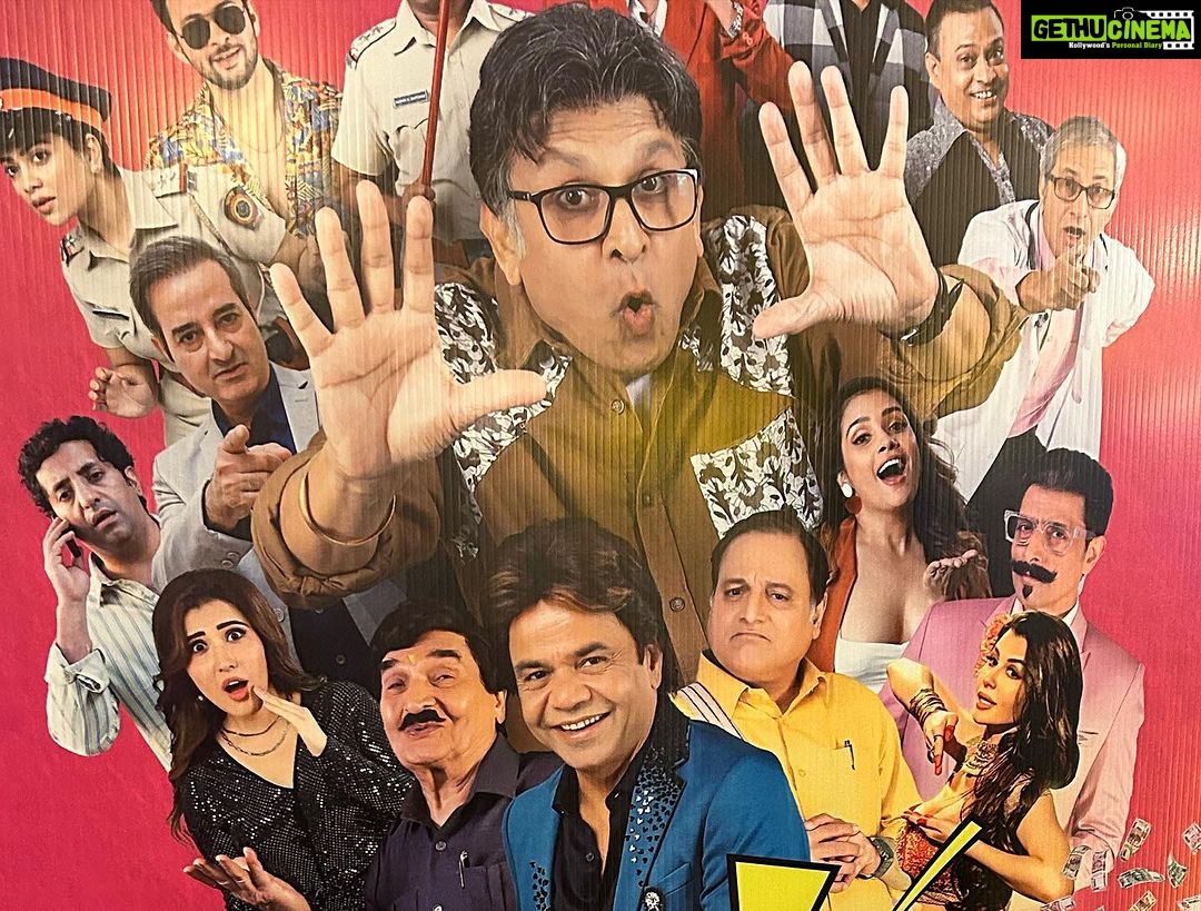 Sheena Bajaj Instagram - Celebrating successβ¦.πππ₯³π₯°π₯°π· for those who have nt gone to the theatre pls do go watch the film n njoy the non stop comedy with ur family #nonstopdhamal in theatres near u also u can book on book my show n get great offers ππ
