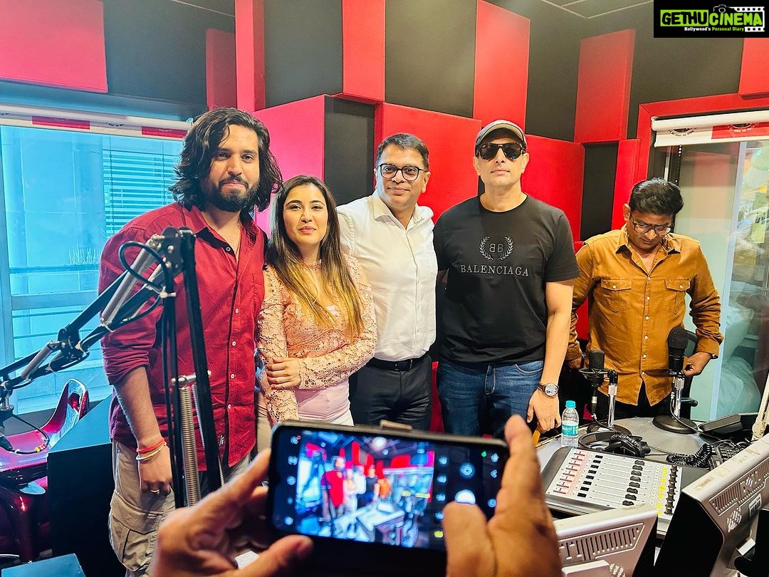Sheena Bajaj Instagram - Promotions on in full swing ….18 TH AUGUST WATCH THE FILM WITH UR FULL FAMILY FOR NON STOP DHAMAL ✅♥️🔜🙏🤙🚀