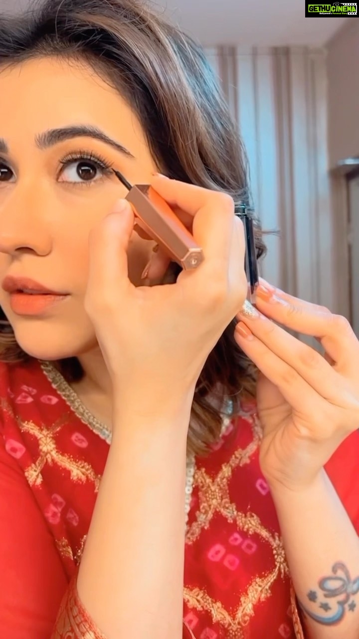 Sheena Bajaj Instagram - The beauty of traditional clothing is ageless #lovemyindianoutfits ,My festive looks #anokherang @anokherang Makeup essentials @praush.beauty