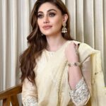 Shefali Jariwala Instagram - सादगी … #simpleandclassy . . . Outfit : @varunchhabra.shop Jewelry: @shopravyaa PR: @vblitzcommunications MUA: @makeup.yasmin . . . #ootd #chic #weekendvibes #picoftheday