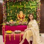 Shefali Jariwala Instagram - Ganpati Bappa Morya! May the blessings of Lord Ganesha fill your life with joy and prosperity. 🌟🙏 @paragtyagi #ganpatibappa #blessed #positivity #happiness #joy #abundance ❤️❤️❤️❤️❤️❤️❤️❤️❤️❤️❤️ . . . Decoration @floralartbysrishti Styled by @stylebytanii Outfit @label_shivanisabharwal Jewellery @rimayu07 @makeup.yasmin @farukh.shaikh